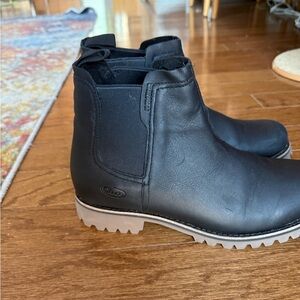 Women's Chaco waterproof Chelsea boot size 9